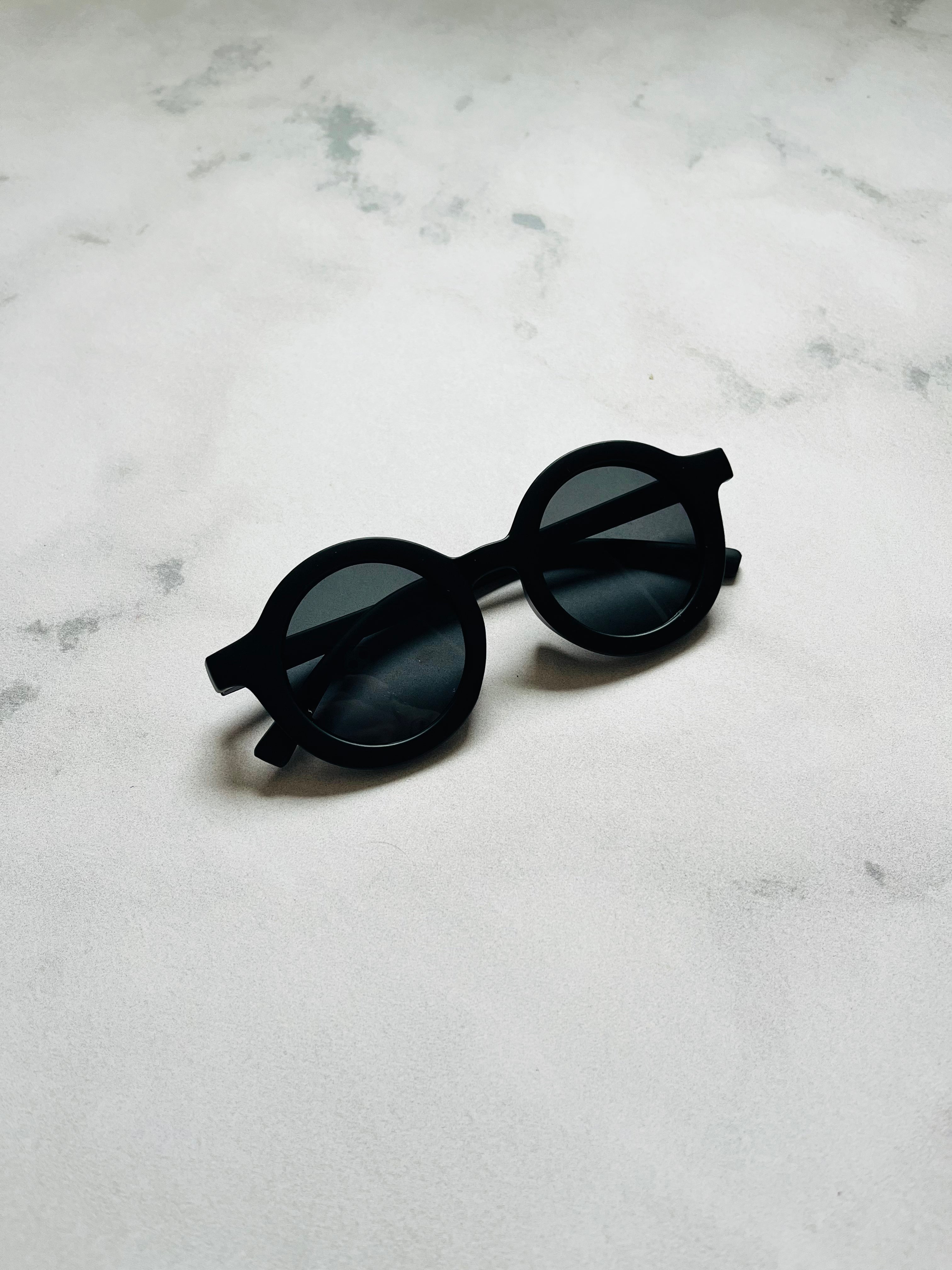 Luna Rose Round Matte Sunglasses Black
